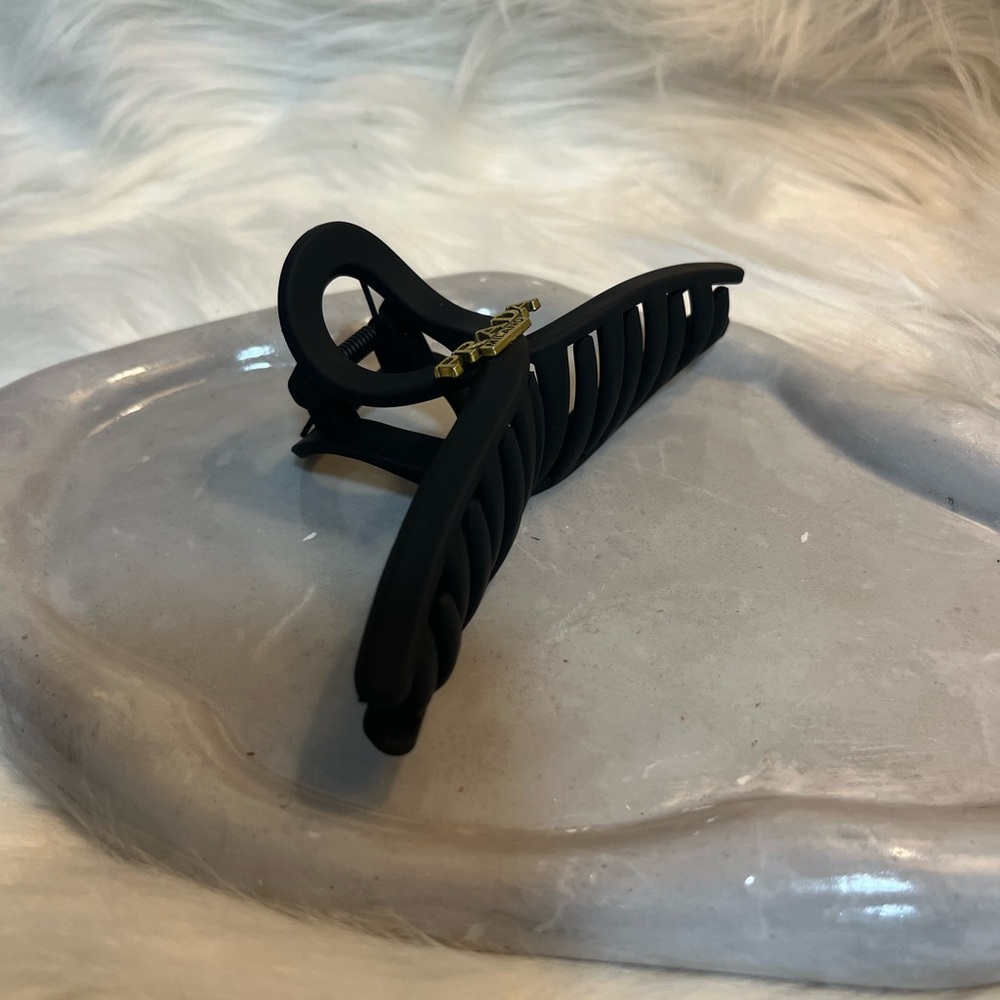 Elegant Black Hair Claw Clip